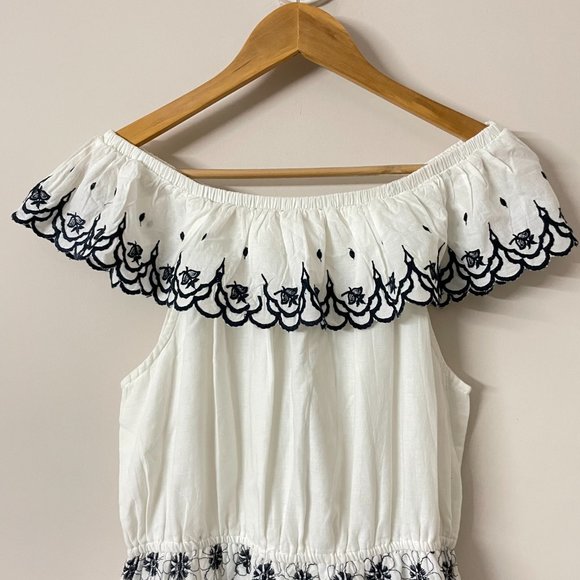 Large- Off-shoulder White Maxi Dress - Picture 4 of 6